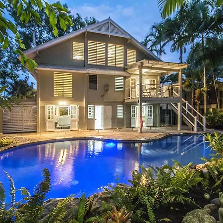 Decked Out By The Sea Villa Clifton Beach Exterior photo